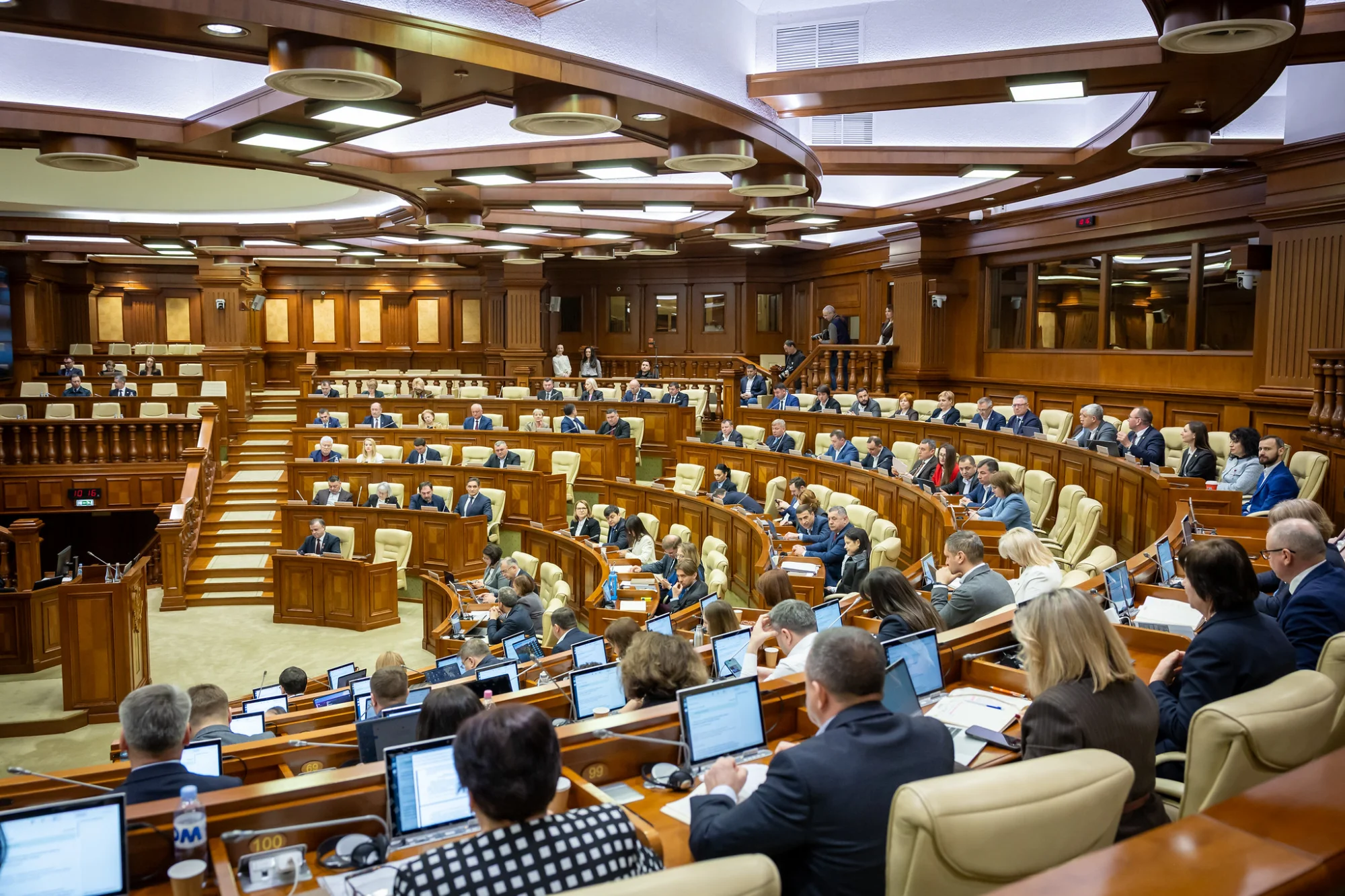 Proiectul de lege privind repararea prejudiciilor cauzate în procese penale și contravenționale ridică semne de întrebare